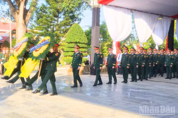 Quang cảnh Lễ truy điệu. (Ảnh: VĂN ÚT)