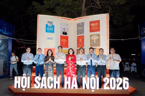 Các đại biểu trong Lễ khai mạc Hội Sách Hà Nội. (Ảnh: Vân Quế)