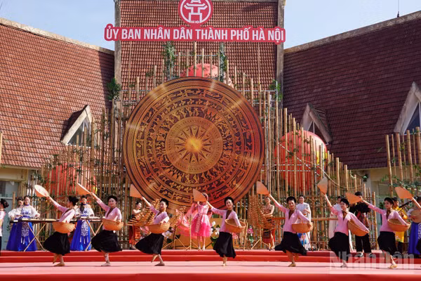 Lễ phát động hưởng ứng Ngày Văn hóa Việt Nam của thành phố Hà Nội tại Làng Văn hóa-Du lịch các dân tộc Việt Nam có nhiều hoạt động phong phú, đặc sắc.