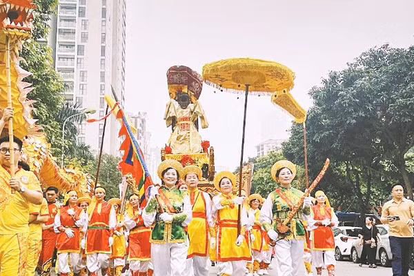 Hội làng, ở nơi đã mang nhiều đường nét phố.