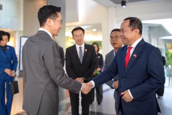 Bộ trưởng Khoa học và Công nghệ Vũ Hải Quân gặp Phó Thủ tướng kiêm Bộ trưởng Giáo dục Đại học, Khoa học, Nghiên cứu và Đổi mới sáng tạo Thái Lan Yodchanan Wongsawat.