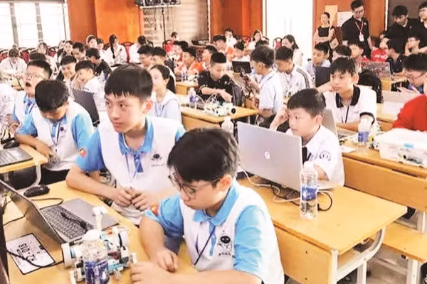 Cuộc thi “Robocon tỉnh Nghệ An” lần thứ I năm 2026 thu hút gần 60 học sinh là thanh, thiếu niên trên địa bàn tỉnh (Ảnh ĐÌNH PHƯỢNG)