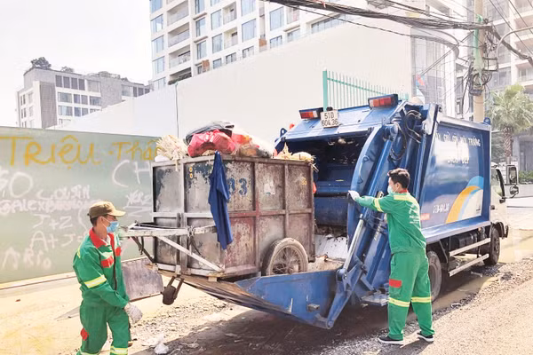 Việc thu gom và xử lý rác thải là thách thức lớn tại Thành phố Hồ Chí Minh.
