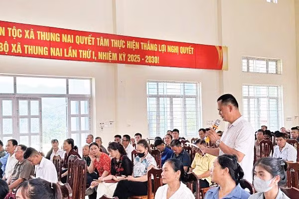 Tập huấn nâng cao kiến thức về trợ giúp pháp lý cho già làng, trưởng bản, người có uy tín và cán bộ cơ sở tại xã Thung Nai. Ảnh: Ngọc Thảo