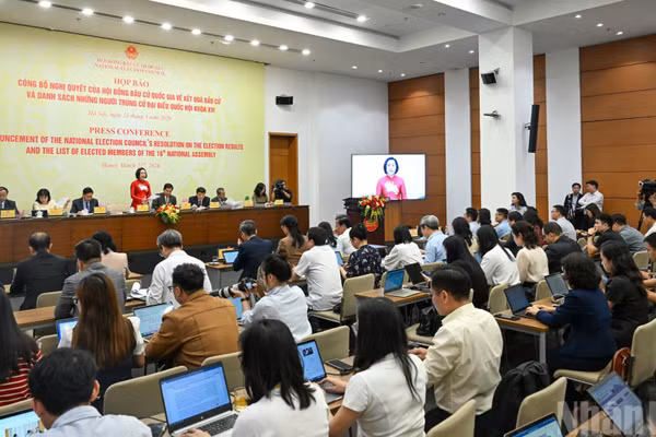 Quang cảnh họp báo công bố Nghị quyết của Hội đồng Bầu cử quốc gia về kết quả bầu cử và danh sách những người trúng cử đại biểu Quốc hội khóa XVI, ngày 21/3/2026. (Ảnh: DUY LINH)