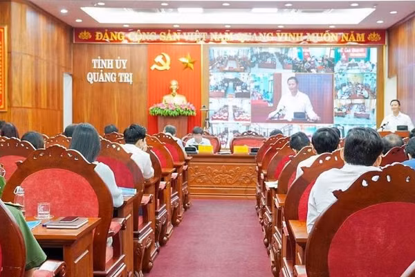 Bí thư Tỉnh ủy, Trưởng ban Chỉ đạo 57 tỉnh Quảng Trị Vương Quốc Tuấn kết luận phiên họp chuyên đề về phát triển khoa học, công nghệ, đổi mới sáng tạo và chuyển đổi số phục vụ phát triển kinh tế-xã hội và đánh giá kết quả công tác quý III/2026 ngày 13/10. (Ảnh: HG)