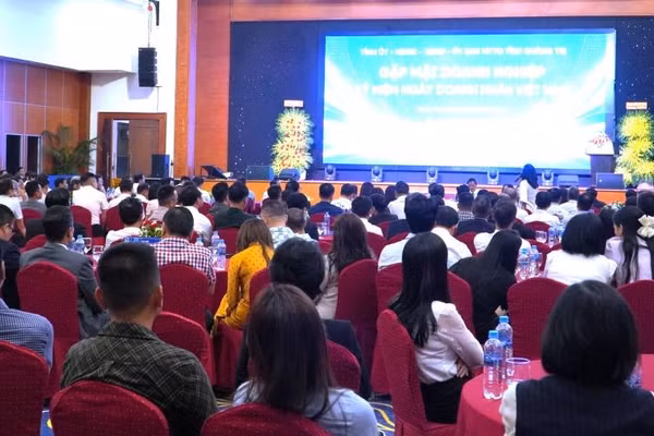 Quang cảnh buổi gặp mặt doanh nghiệp của Ủy ban nhân dân tỉnh Quảng Trị chiều 12/10. (Ảnh: HG)