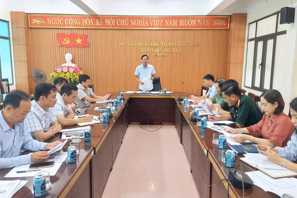 Giám đốc Sở Văn hóa Thể thao và Du lịch Quảng Trị Lê Minh Tuấn phát biểu kết luận Hội nghị triển khai kế hoạch Chương trình đi bộ “Cùng Việt Nam tiến bước” năm 2026. (Ảnh: HƯƠNG GIANG)