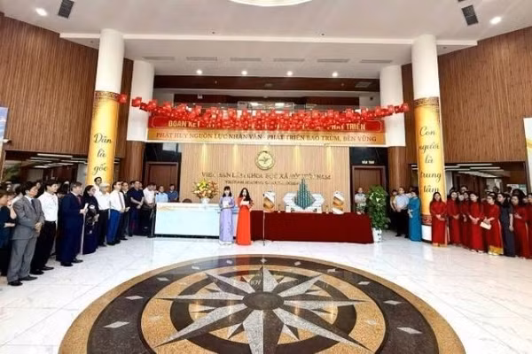 Toàn cảnh buổi lễ Khai mạc Không gian trưng bày tại Viện Hàn lâm. (Ảnh: BAN TỔ CHỨC)