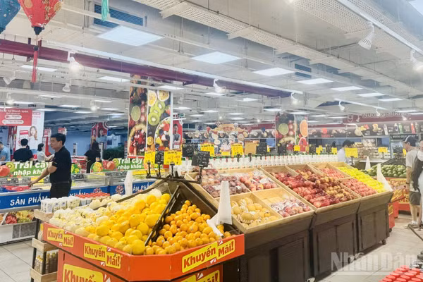 Chín tháng năm 2026, tổng mức bán lẻ hàng hóa và doanh thu dịch vụ tiêu dùng theo giá hiện hành tăng 13,4% so với cùng kỳ năm 2025. (Ảnh: HNV)