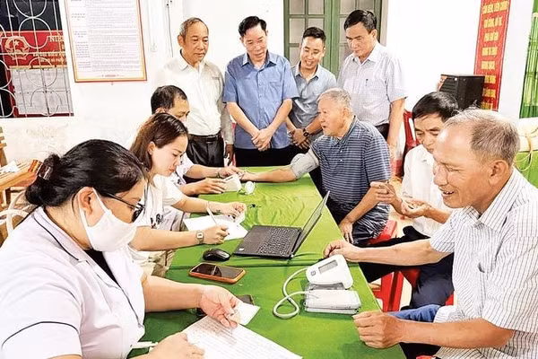 Thông qua hoạt động khám, sàng lọc sức khỏe miễn phí định kỳ nhiều chứng bệnh đã được các bác sĩ phát hiện và tư vấn điều trị.