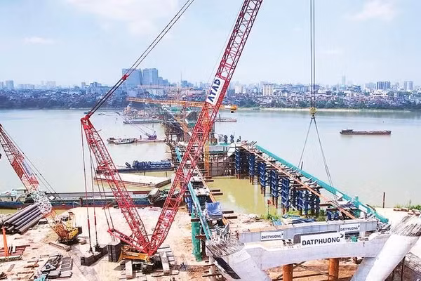 Công trường thi công dự án cầu Trần Hưng Đạo (Ảnh Nhà thầu thi công cung cấp)