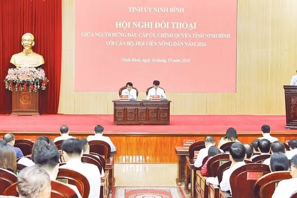 Hội nghị đối thoại giữa người đứng đầu cấp ủy, chính quyền tỉnh Ninh Bình với cán bộ, hội viên nông dân.