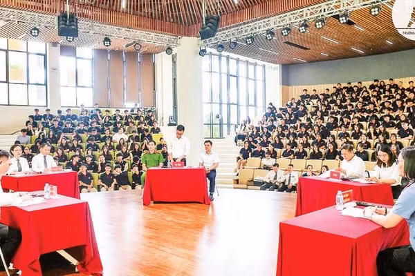 Một phiên tòa giả định được tổ chức tại Trường trung học cơ sở và trung học phổ thông Marie Curie (Ảnh HỆ THỐNG GIÁO DỤC MARIE CURIE)
