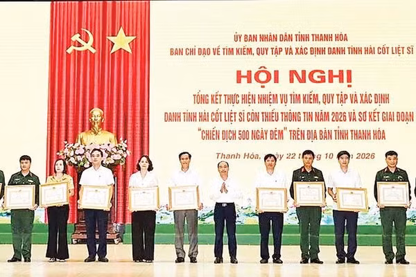 Tỉnh Thanh Hóa tặng Bằng khen cho các tập thể có thành tích xuất sắc trong tìm kiếm, quy tập, xác định danh tính liệt sĩ (Ảnh BỘ CHỈ HUY QUÂN SỰ TỈNH THANH HÓA)