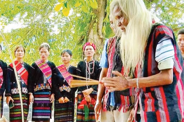 Già Hồ Ai làm chủ lễ trong Lễ hội Trỉa lúa năm nay.