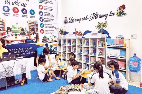Khu vực đọc sách tại Nhà văn hóa-Khu thể thao thôn Vạn Điểm.