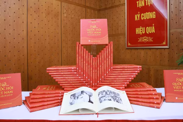 Ra mắt cuốn sách "80 năm Quốc hội Việt Nam-Những dấu ấn lịch sử"