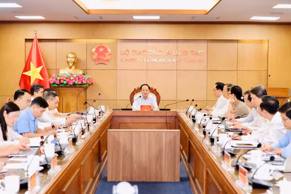 Đồng chí Trịnh Văn Quyết, Ủy viên Bộ Chính trị, Bí thư Trung ương Đảng, Trưởng ban Tuyên giáo Trung ương, Trưởng đoàn Giám sát chủ trì hội nghị. (Ảnh: NGUYỄN MẠNH)