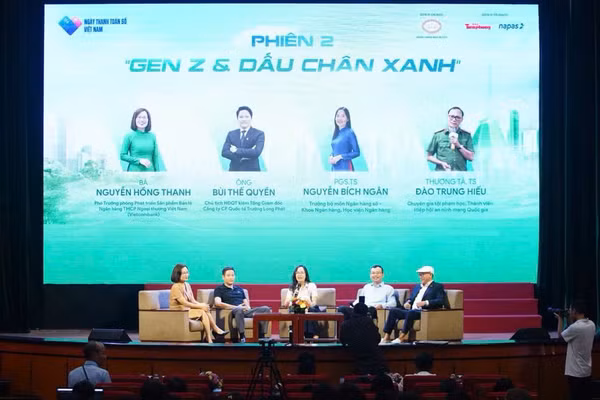 Phiên thảo luận với chủ đề "Gen Z & Dấu chân xanh” tập trung vào những vấn đề thiết thực với người trẻ trong thời đại số. (Ảnh: DƯƠNG TRIỀU)