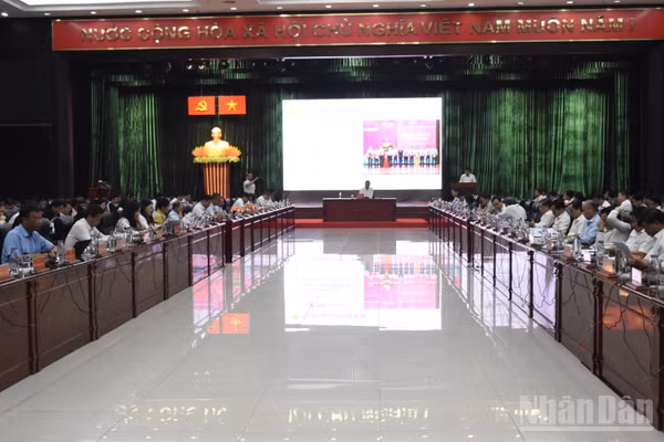 Toàn cảnh buổi gặp mặt. (Ảnh: ANH ĐÀO)