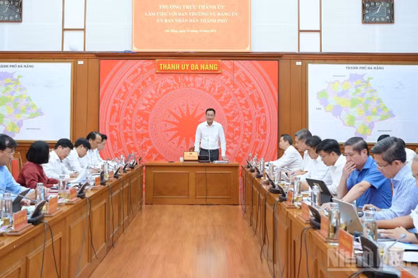 Quang cảnh buổi làm việc. (Ảnh: ANH ĐÀO)