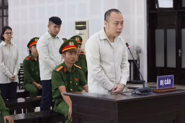 Bị cáo Nguyễn Quang Hoàng khai chưa có phương án khắc phục hậu quả vì số tiền quá lớn. (Ảnh: ĐX)