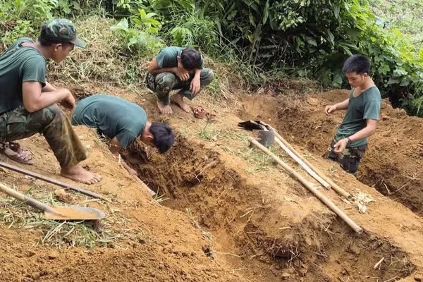 Khu vực Gò May, thôn Phước Viên, xã Nông Sơn, lực lượng chức năng phát hiện 2 hài cốt liệt sĩ cùng một số di vật. (Ảnh: THU PHƯƠNG)