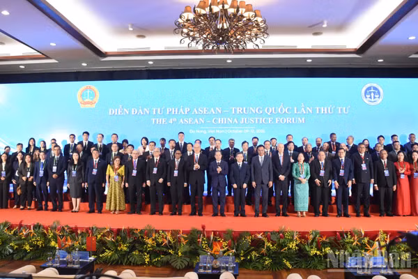 Khai mạc Diễn đàn Tư pháp ASEAN-Trung Quốc lần thứ tư với chủ đề “Tăng cường hợp tác tư pháp trong bối cảnh hội nhập quốc tế và kỷ nguyên số”. (Ảnh: ANH ĐÀO)
