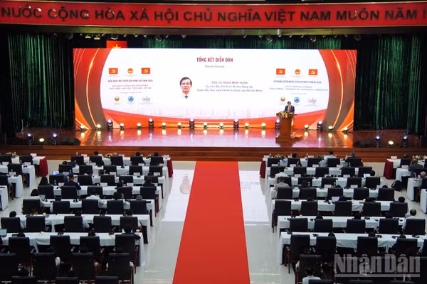 Toàn cảnh bế mạc Diễn đàn Phát triển bền vững Việt Nam 2026. (Ảnh: ANH ĐÀO)