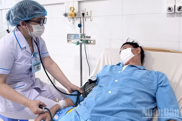 Hiện tại bệnh nhân đã tỉnh, huyết áp ổn định. (Ảnh: ANH ĐÀO)