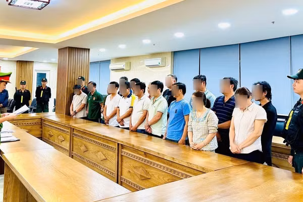 Các đối tượng liên quan vụ việc tại thời điểm bị bắt ngày 19/9. (Ảnh: Công an cung cấp)