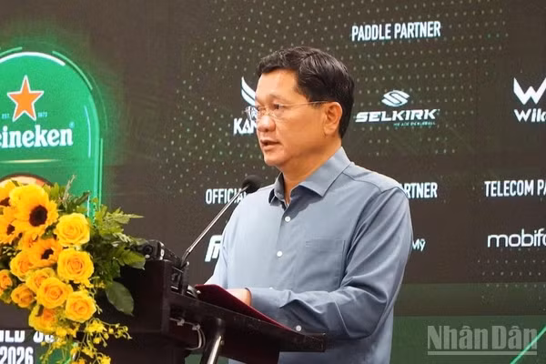 Ông Trần Phước Sơn, Phó Chủ tịch Thường trực Hội đồng nhân dân thành phố Đà Nẵng, đồng Trưởng Ban tổ chức Giải Heineken Pickleball World Cup 2026, Chủ tịch Liên đoàn Pickleball thành phố Đà Nẵng, phát biểu tại sự kiện. (Ảnh: ANH ĐÀO)