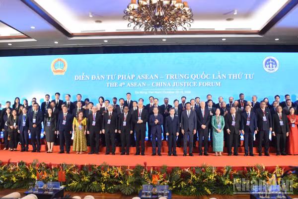 Các đại biểu tham dự Diễn đàn tư pháp ASEAN-Trung Quốc lần thứ tư. (Ảnh: ANH ĐÀO)