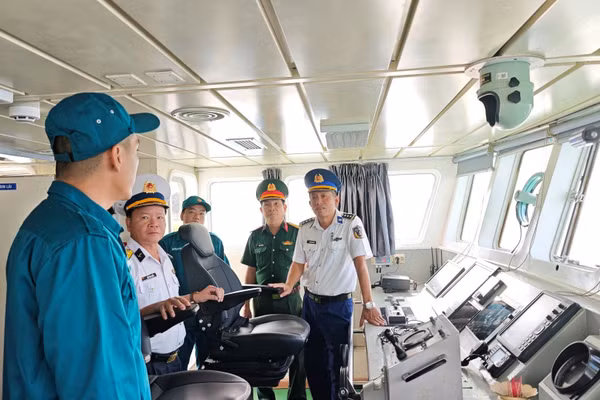 Khai mạc khóa huấn luyện cho lực lượng dân quân thường trực thành phố Đà Nẵng. (Ảnh: NAM TRUNG)