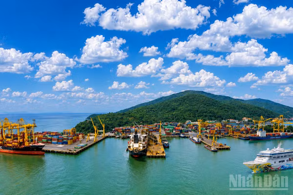 Cảng Đà Nẵng hướng tới cảng xanh-cảng thông minh-trung tâm Logistics hàng đầu khu vực. (Ảnh: ANH ĐÀO)