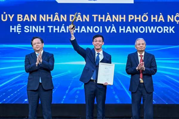 Hệ sinh thái IHanoi và Hanoiwork nhận Giải thưởng Chuyển đổi số Việt Nam. (Ảnh: Hội Truyền thông số Việt Nam)