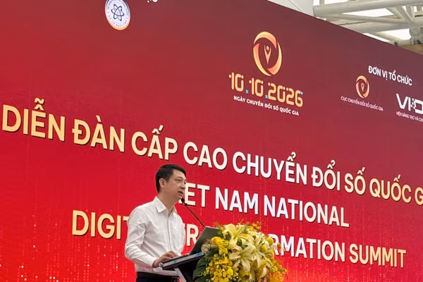 Cục trưởng Cục Chuyển đổi số quốc gia (Bộ Khoa học và Công nghệ) Trần Duy Ninh phát biểu khai mạc Diễn đàn. (Ảnh: TRÀ MY)