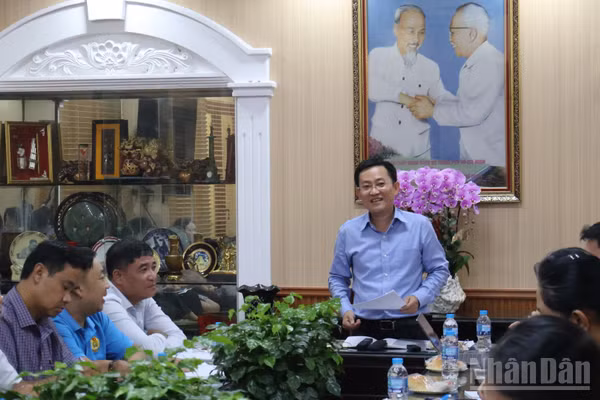 Ông Phùng Thái Quang, Phó Chủ tịch Liên đoàn Lao động thành phố chia sẻ về kế hoạch chăm lo Tết cho người lao động trên địa bàn. (Ảnh: Vương Lê)