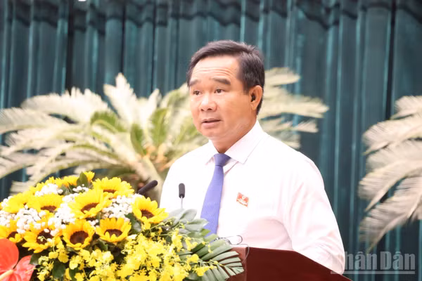 Đồng chí Nguyễn Văn Được, Ủy viên Trung ương Đảng, Chủ tịch Ủy ban nhân dân Thành phố Hồ Chí Minh phát biểu tại kỳ họp. (Ảnh: VƯƠNG LÊ)