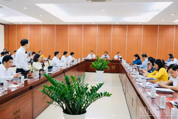 Các đại biểu tham gia thảo luận tổ chiều 29/10. (Ảnh: VƯƠNG LÊ)