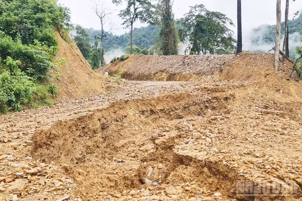 Tuyến đường mới mở lên xã biên giới Trường Sơn, tỉnh Quảng Trị sau mưa lũ. (Ảnh: VT)