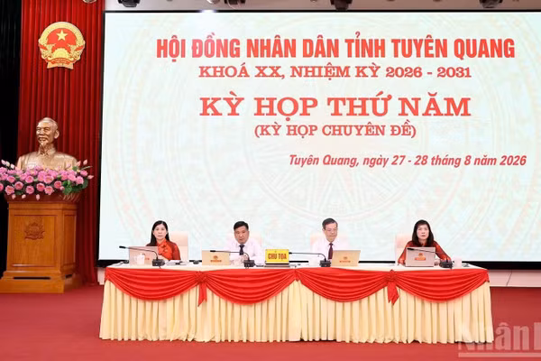 Chủ tọa kỳ họp.
