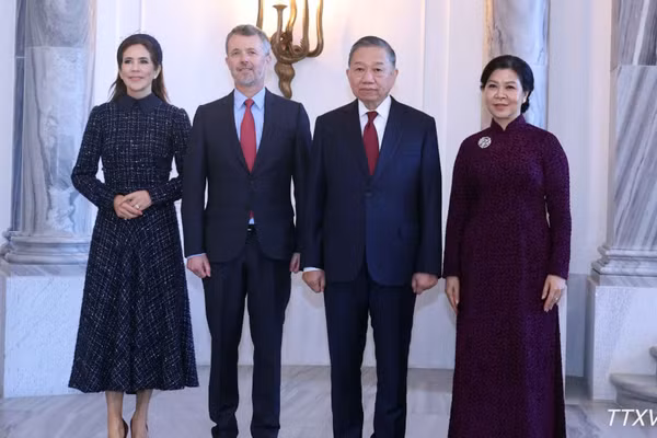 Tổng Bí thư, Chủ tịch nước Tô Lâm và Phu nhân Ngô Phương Ly với Nhà vua Đan Mạch Frederik X và Hoàng hậu Mary. (Ảnh: TTXVN)