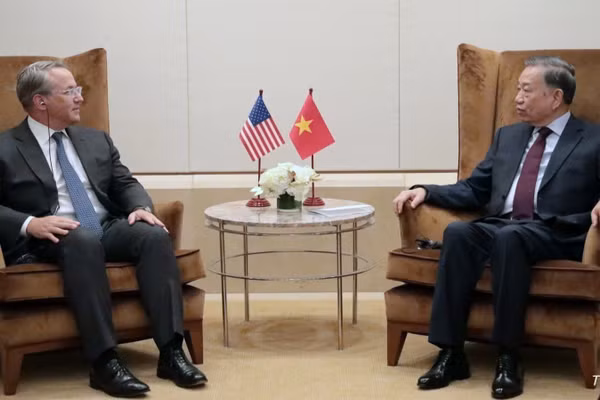 Tổng Bí thư, Chủ tịch nước Tô Lâm tiếp ông Troy Rohrbaugh, đồng Tổng giám đốc toàn cầu Ngân hàng JPMorgan Chase. (Ảnh: TTXVN)