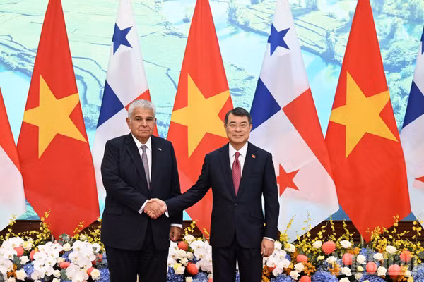 Thủ tướng Lê Minh Hưng và Tổng thống Panama Jose Raul Mulino.
