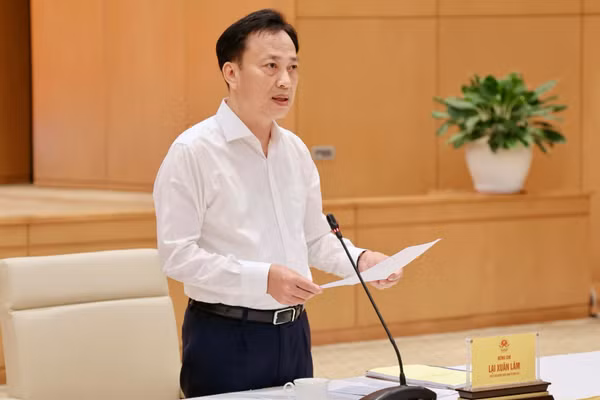 Đồng chí Lại Xuân Lâm, Phó Bí thư Đảng ủy Chính phủ phát biểu tại hội nghị. (Ảnh: Đảng ủy Chính phủ)