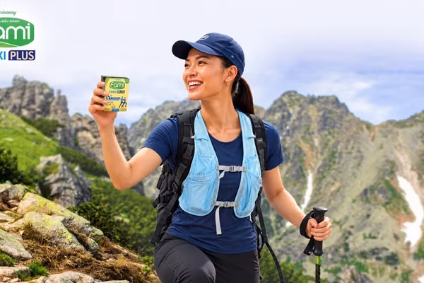 Ăn uống cân bằng, vận động phù hợp và nghỉ ngơi điều độ là những lựa chọn gần gũi để người trưởng thành chủ động xây dựng lối sống tích cực mỗi ngày. (Ảnh: FAMI)