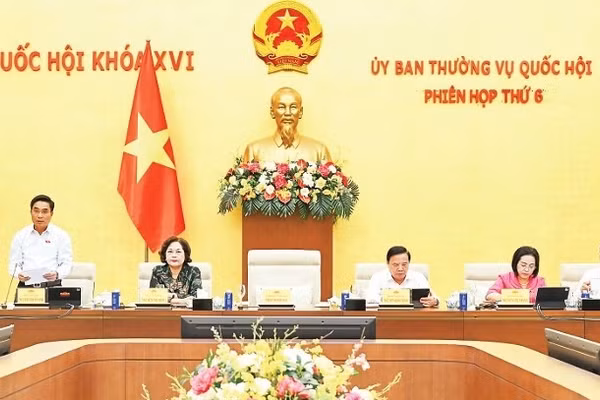 Phiên họp thứ 6 của Ủy ban Thường vụ Quốc hội sáng 4/9. (Ảnh: DUY LINH)
