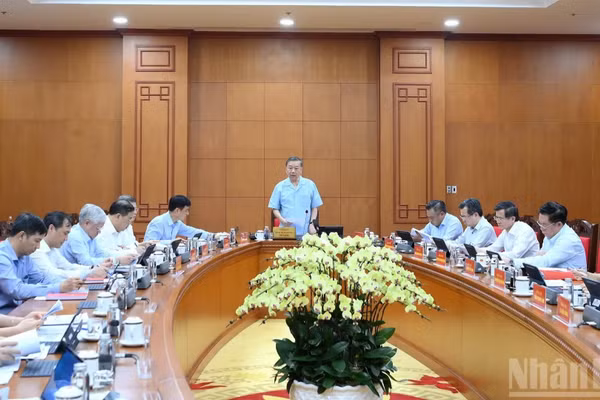 Tổng Bí thư, Chủ tịch nước Tô Lâm chủ trì cuộc làm việc với Ban Tổ chức Trung ương và các cơ quan chiều 27/8. (Ảnh: ĐĂNG KHOA)